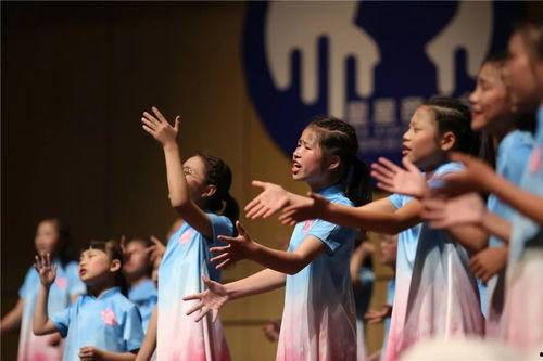 紫云英合唱团视频,歌声飘扬，传递团结力量