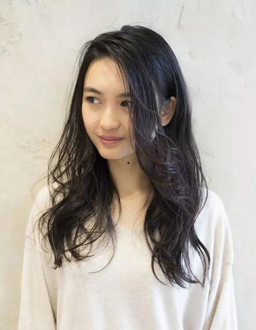 剪长卷发视频,跟随视频教程，解锁发丝新造型