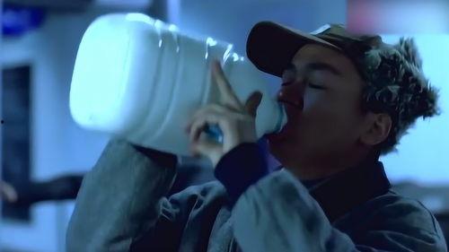 王宝强喝牛奶视频,健康生活新风尚